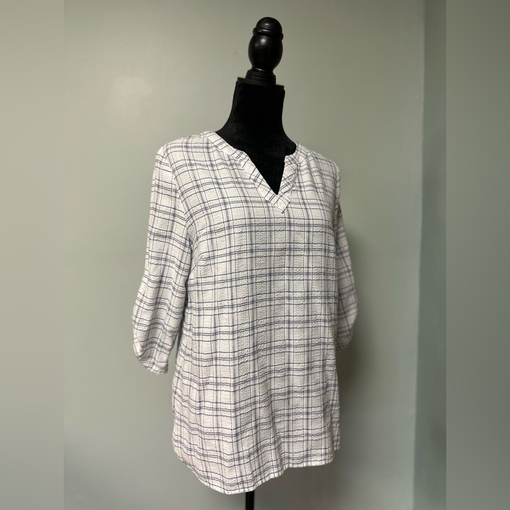 🏷️ Chico’s Size 1 white and blue plaid 3/4 sleeve blouse Chico’s Medium / Size 8